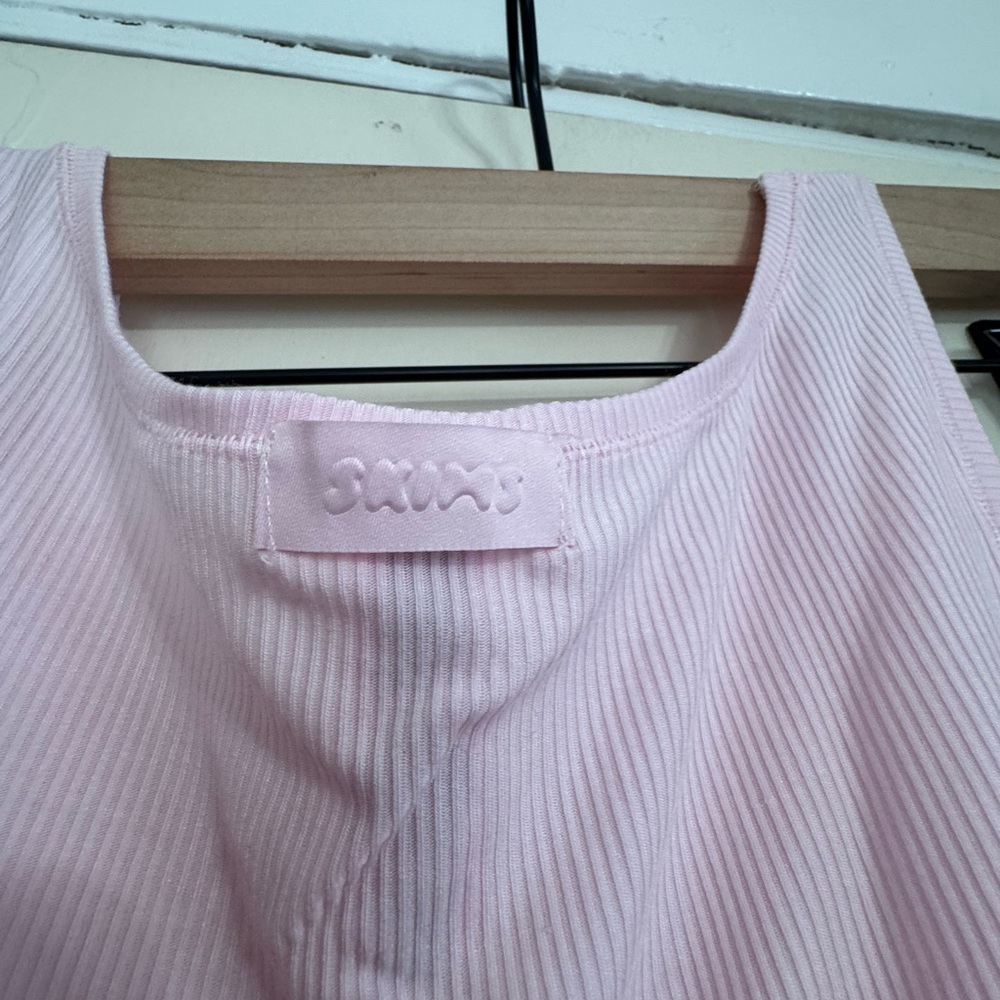 SKIMS Light Pink Scoop Neck Tank Top - Picture 6 of 8